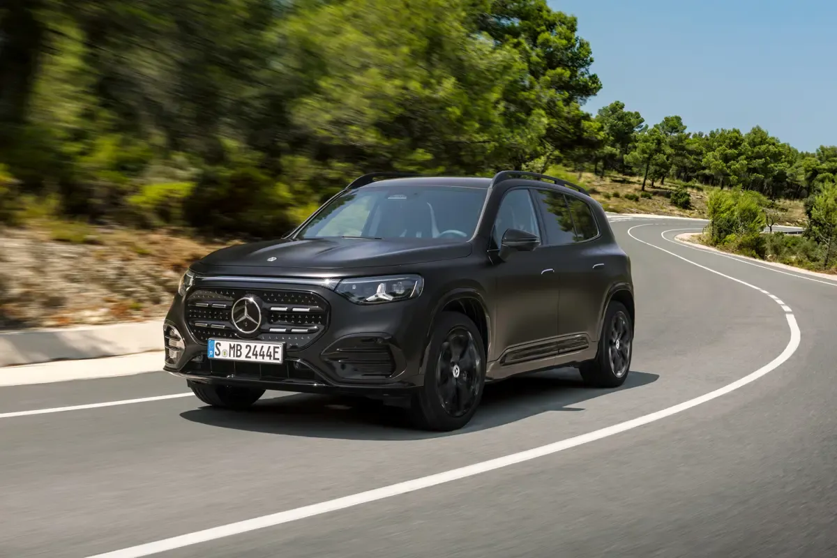 Elettronauti - Mercedes GLB 350 4MATIC - Grigio - Esterno - Vista anteriore a tre quarti