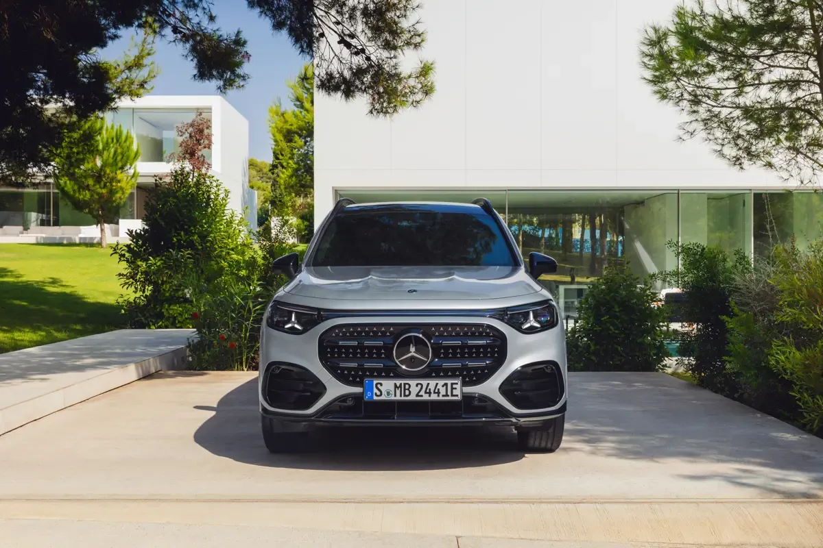 Elettronauti - Mercedes GLB 350 4MATIC - Grigio - Esterno - Vista anteriore a tre quarti