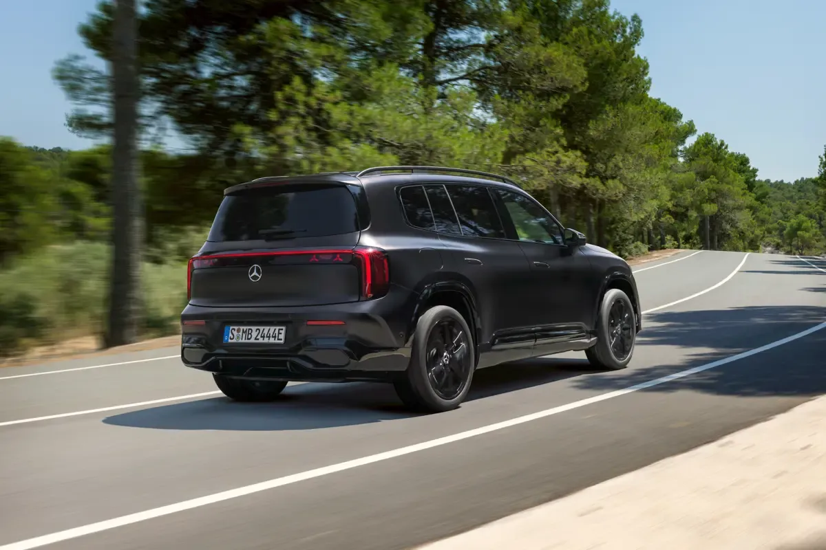 Elettronauti - Mercedes GLB 350 4MATIC - Grigio - Esterno - Vista anteriore a tre quarti