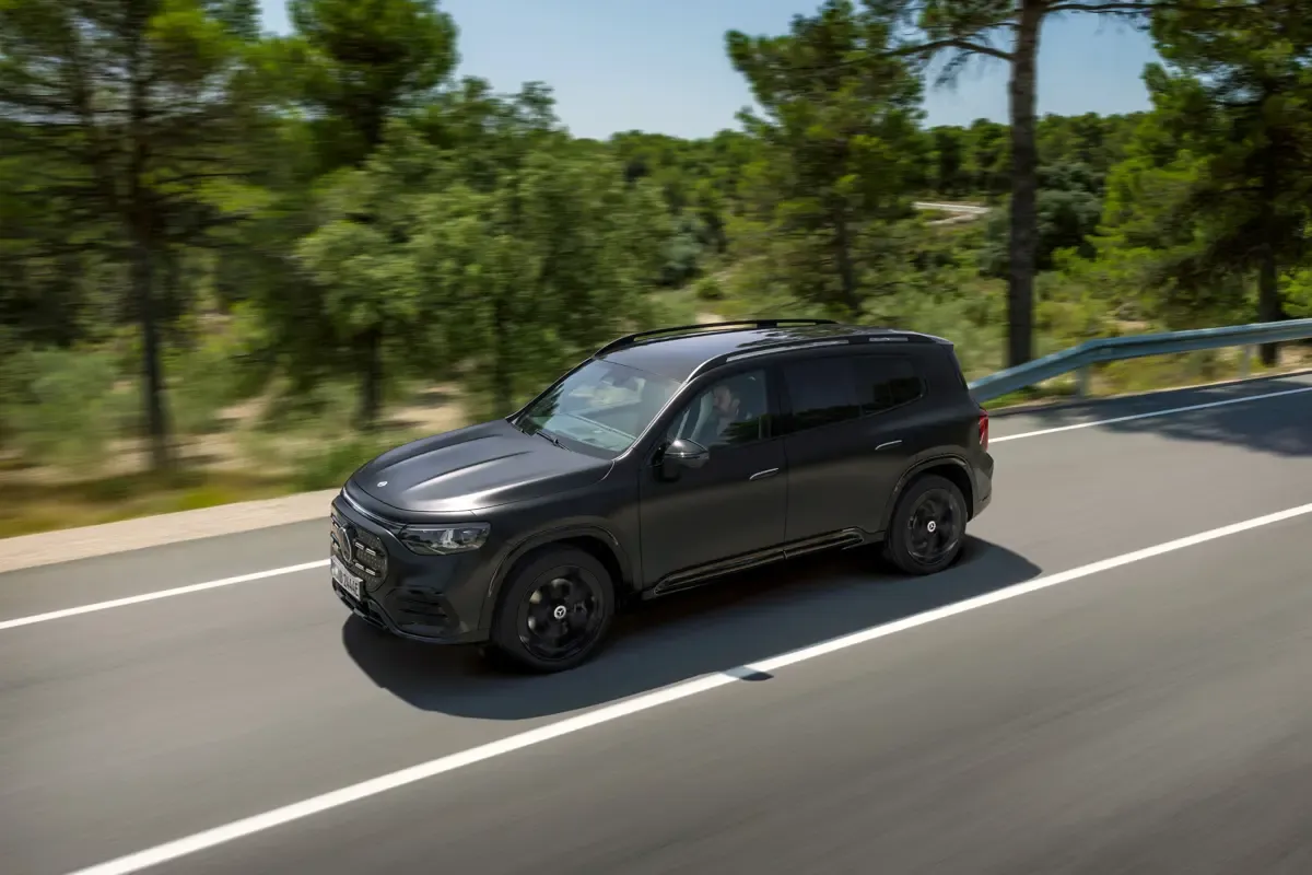 Elettronauti - Mercedes GLB 350 4MATIC - Grigio - Esterno - Vista anteriore a tre quarti