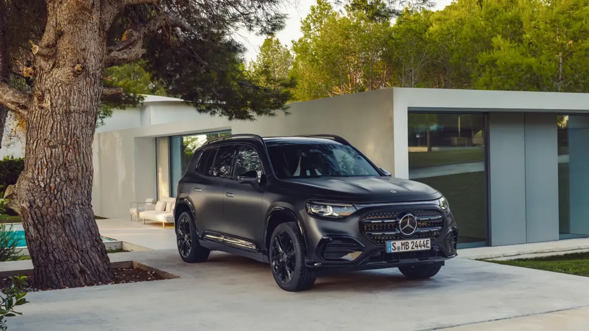 Elettronauti - Mercedes GLB 350 4MATIC - Grigio - Esterno - Vista anteriore a tre quarti