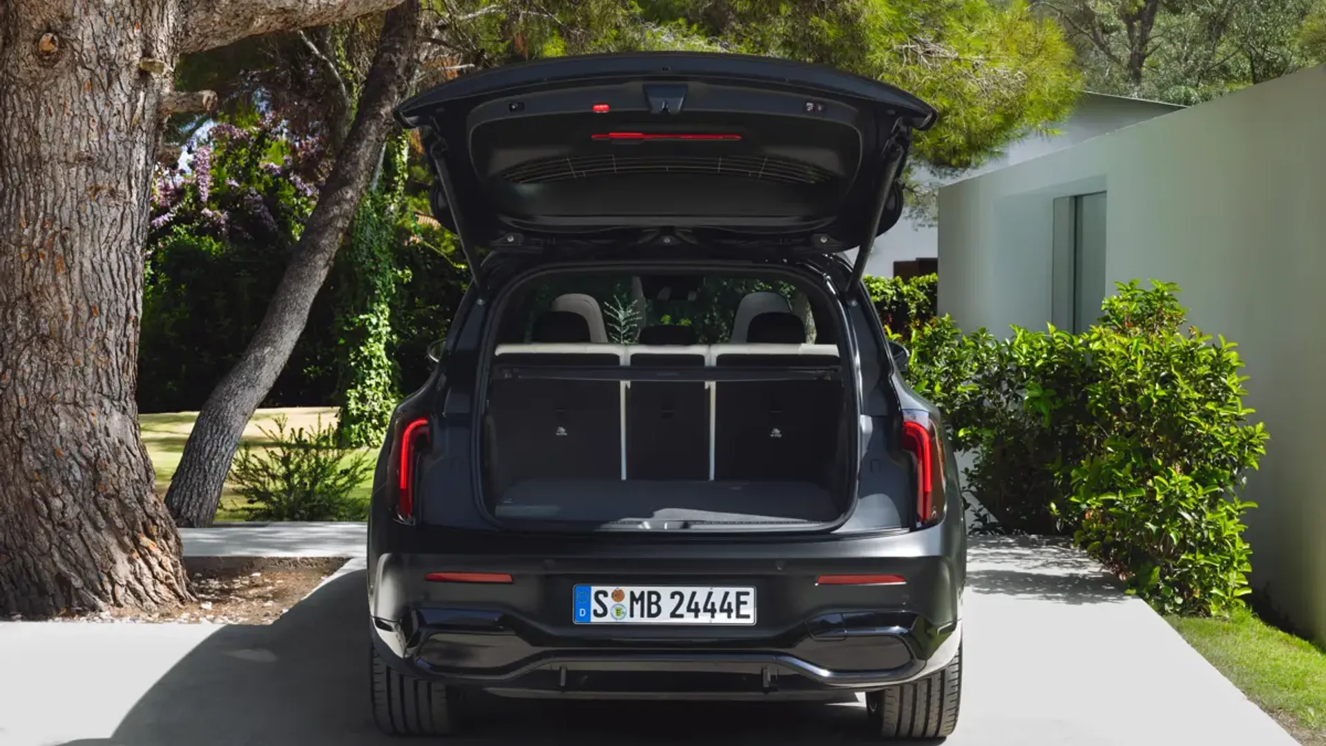 Elettronauti - Mercedes GLB 350 4MATIC - Grigio - Esterno - Vista anteriore a tre quarti