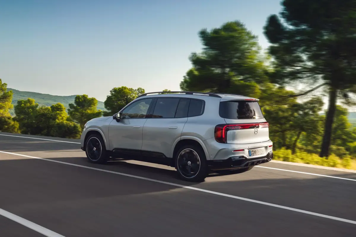 Elettronauti - Mercedes GLB 350 4MATIC - Bianco - Esterno - Vista anteriore a tre quarti