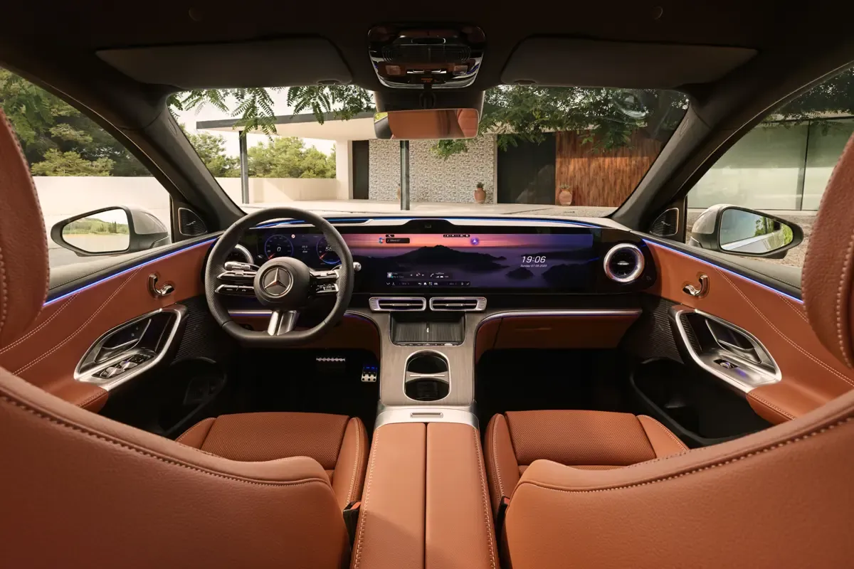 Elettronauti - Mercedes-Benz GLC 250 - Nero - Plancia - Vista della plancia