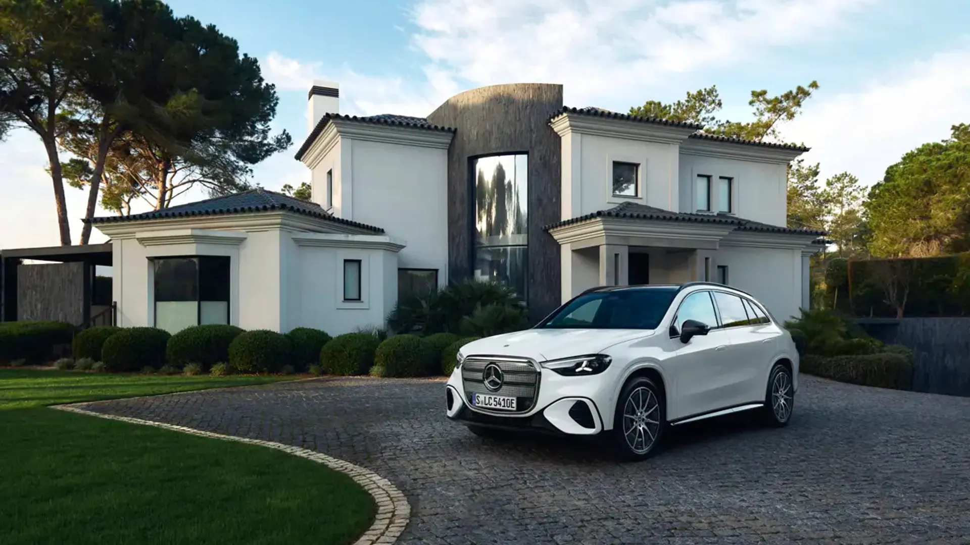 Elettronauti - Mercedes-Benz GLC 250 - Dark Grey - Esterno - Vista anteriore a tre quarti