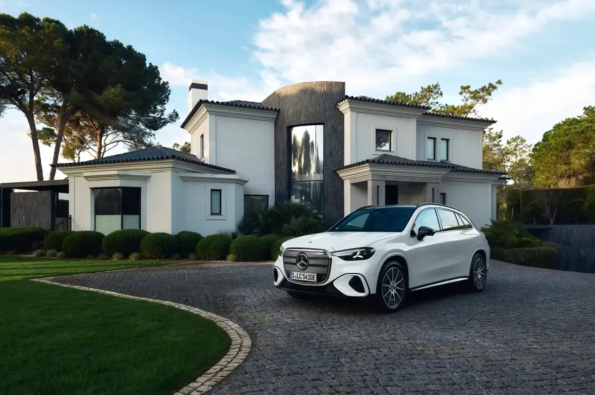 Elettronauti - Mercedes-Benz GLC 250 - Dark Grey - Esterno - Vista anteriore a tre quarti