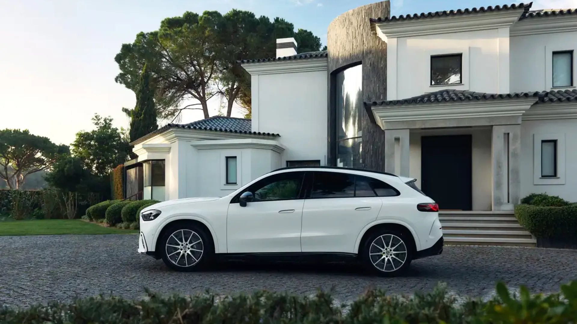 Elettronauti - Mercedes-Benz GLC 250 - Grigio - Esterno - Vista anteriore a tre quarti