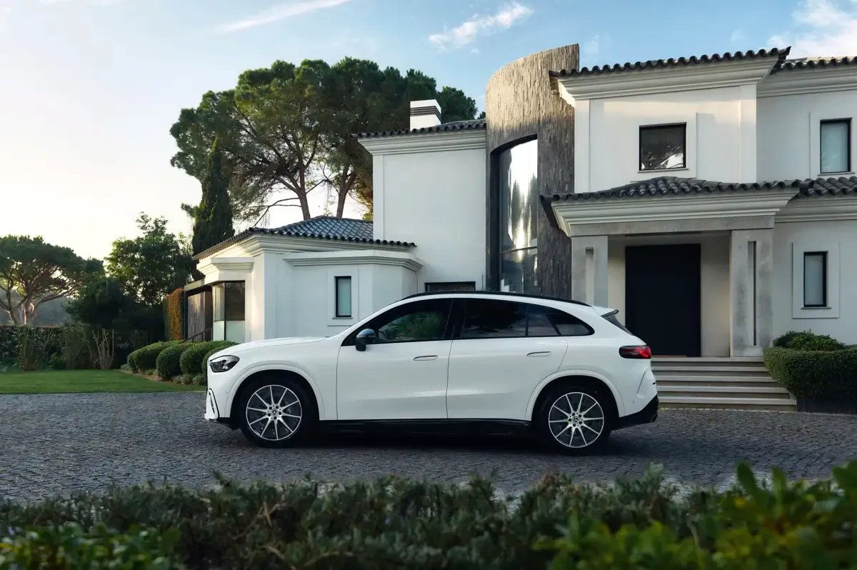 Elettronauti - Mercedes-Benz GLC 250 - Grigio - Esterno - Vista anteriore a tre quarti