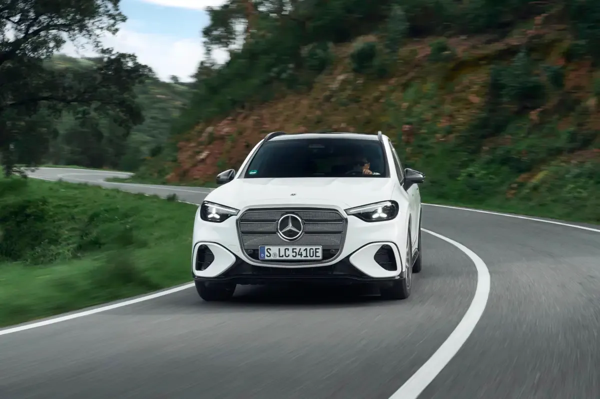 Elettronauti - Mercedes-Benz GLC 250 - Argento - Esterno - Vista anteriore a tre quarti