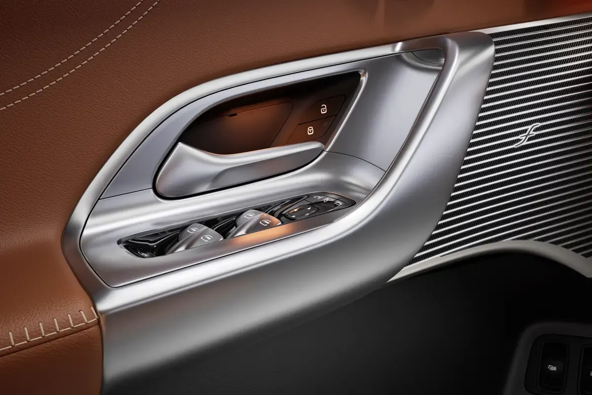 Elettronauti - Mercedes-Benz GLC 250 - Argento - Esterno - Vista anteriore a tre quarti