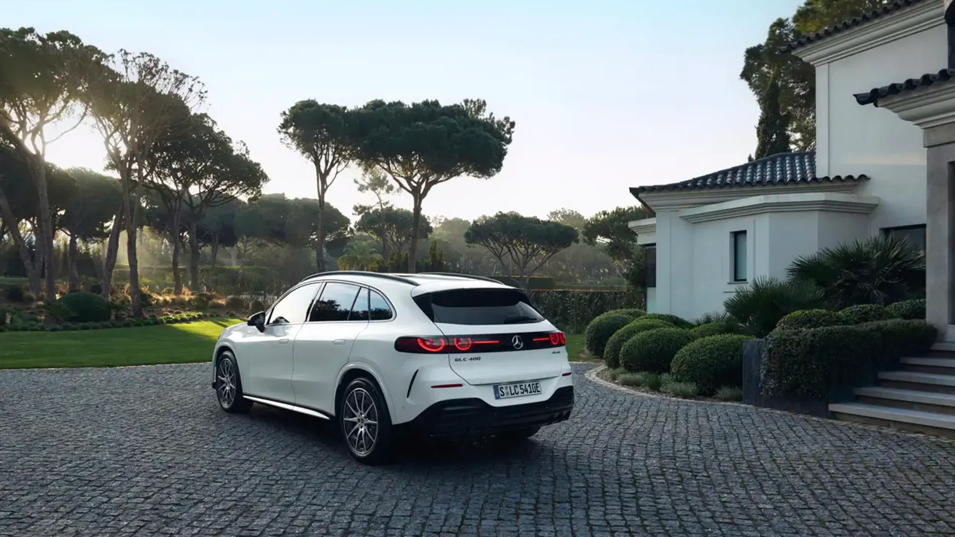Elettronauti - Mercedes-Benz GLC 250 - Bianco - Esterno - Vista anteriore a tre quarti
