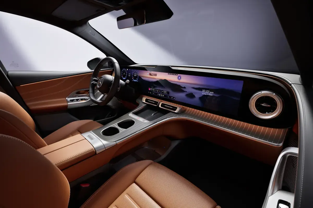 Elettronauti - Mercedes-Benz GLC 250 - Grigio - Infotainment - Vista anteriore a tre quarti