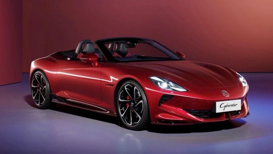 Elettronauti - MG Cyberster GT - Rosso - Esterno - Vista anteriore a tre quarti