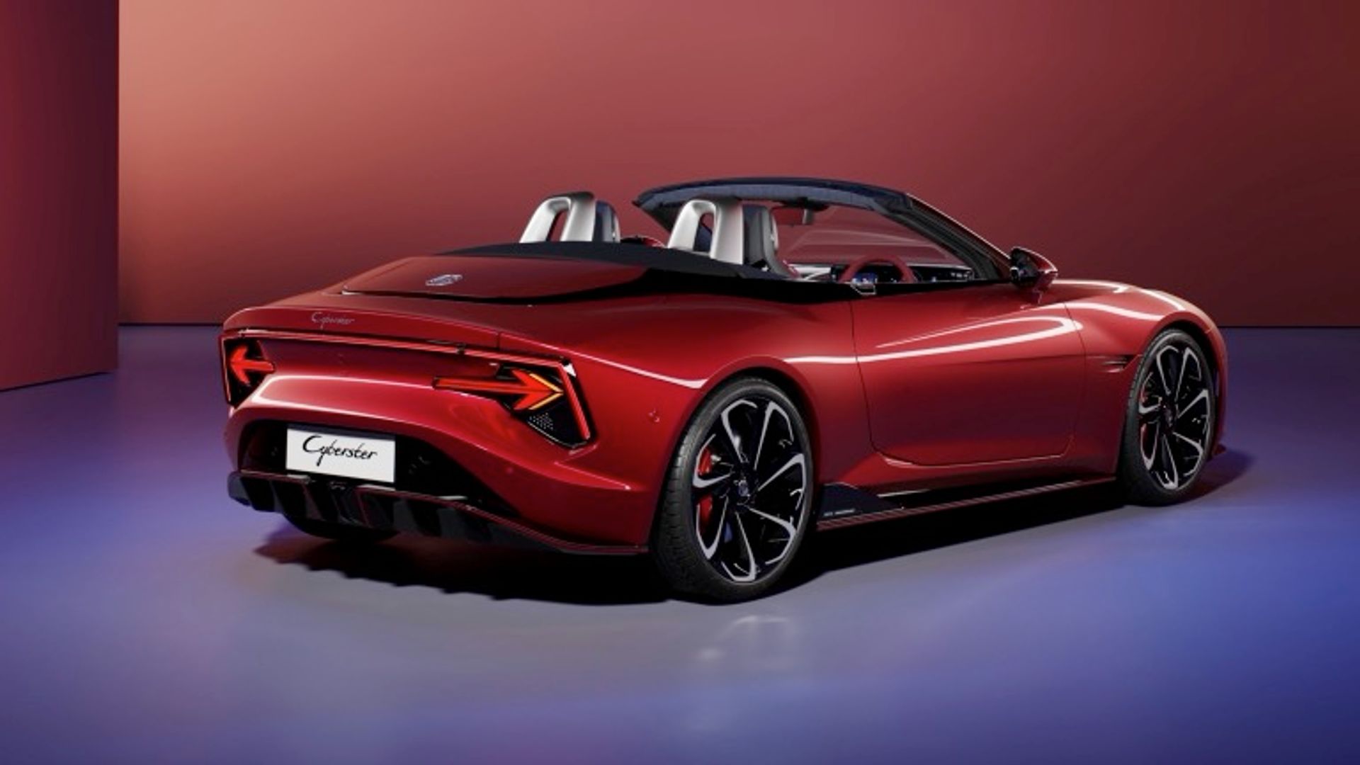 Elettronauti - MG Cyberster GT - Rosso - Esterno - Vista anteriore a tre quarti
