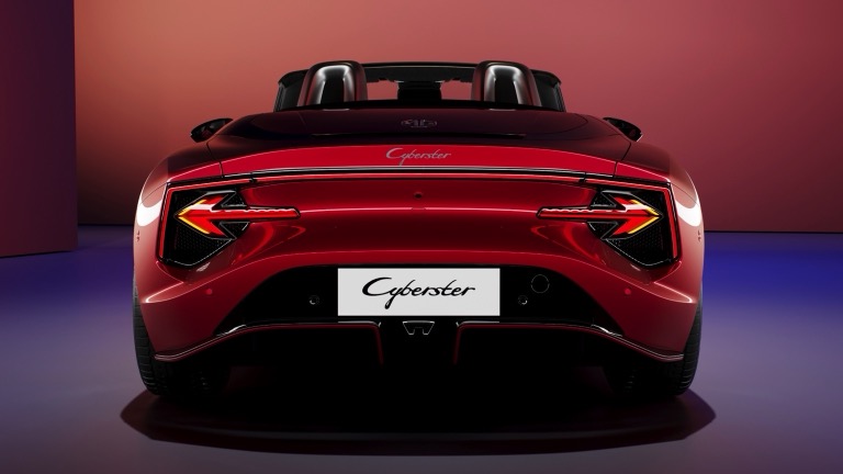 Elettronauti - MG Cyberster GT - Rosso - Esterno - Vista anteriore a tre quarti