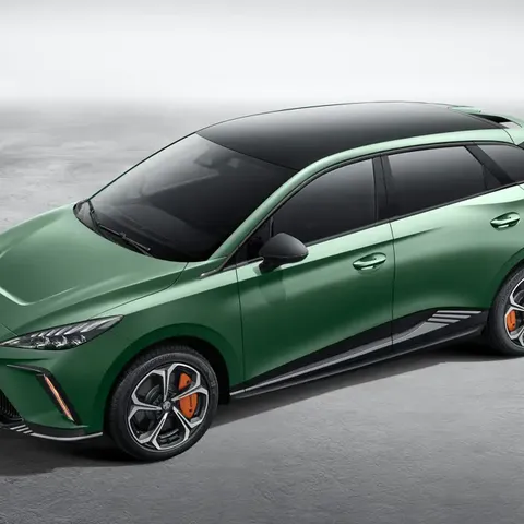Elettronauti - MG MG4 Electric XPOWER - Verde - Esterno - Vista anteriore a tre quarti