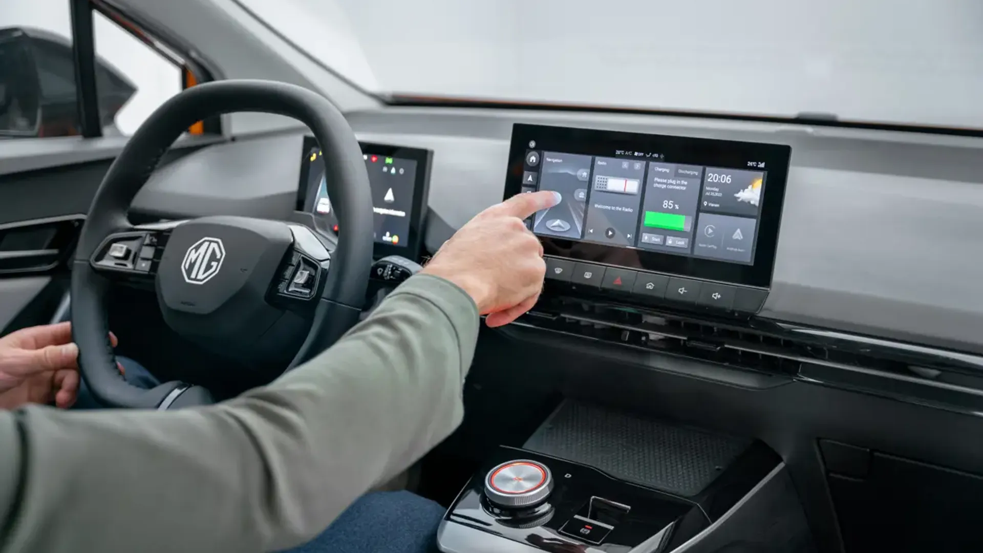 Elettronauti - MG MG4 Electric Long Range - Infotainment - Vista della plancia