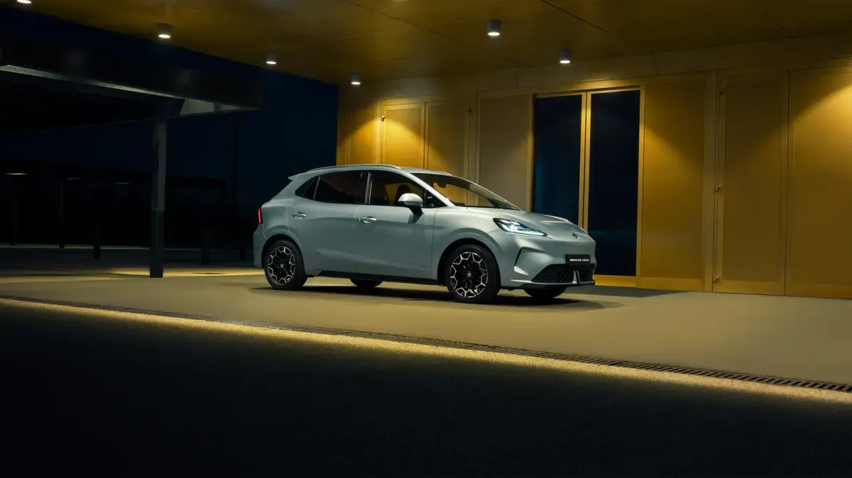 Elettronauti - MG MG4 Urban Comfort Standard Range - Grigio - Esterno - Vista anteriore a tre quarti
