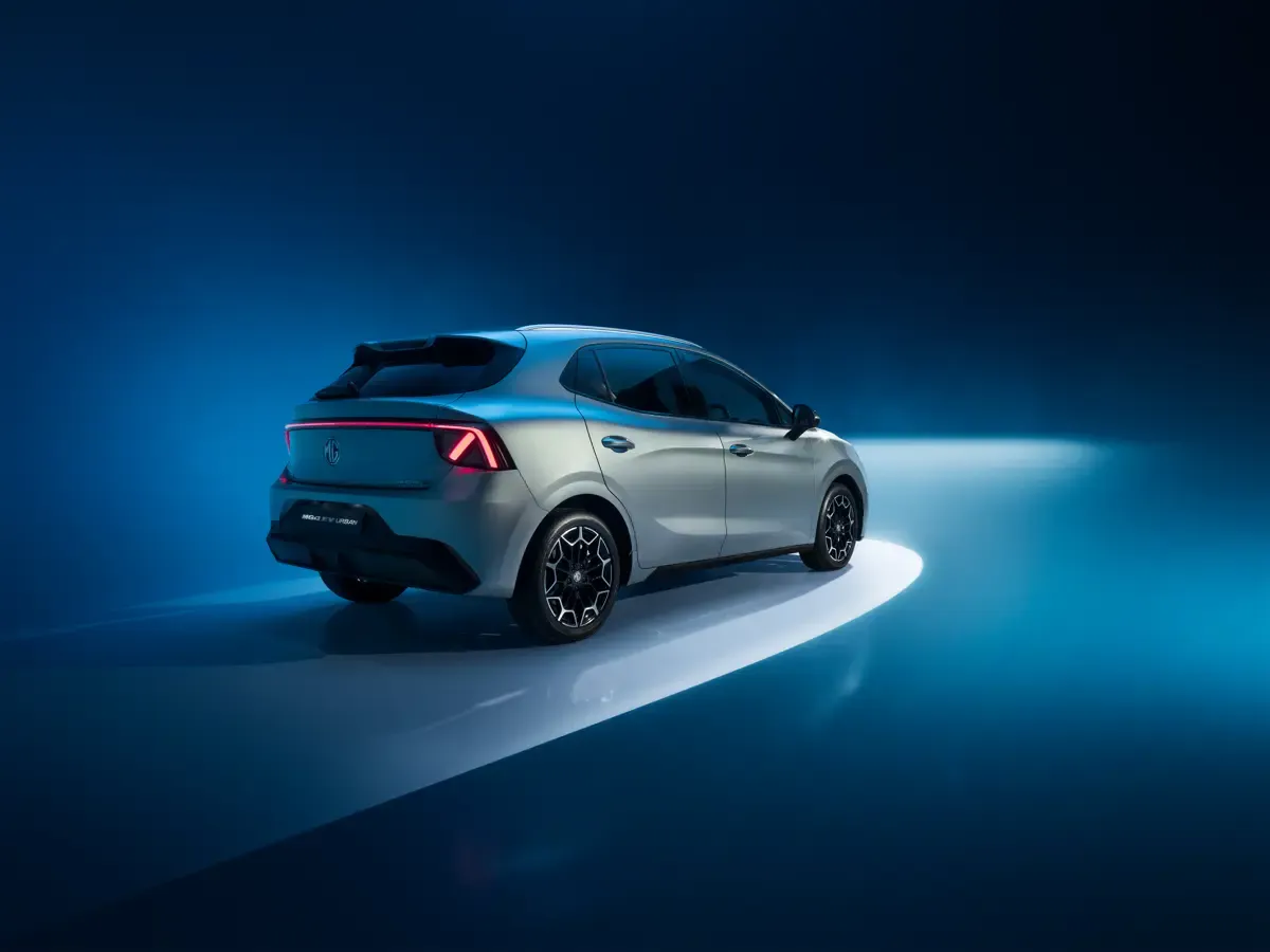 Elettronauti - MG MG4 Urban Comfort Standard Range - Bianco - Esterno - Vista anteriore a tre quarti