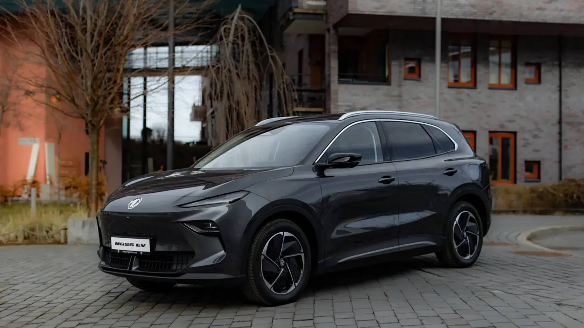 Elettronauti - MG S5 EV Long Range - Bianco - Esterno - Vista anteriore a tre quarti