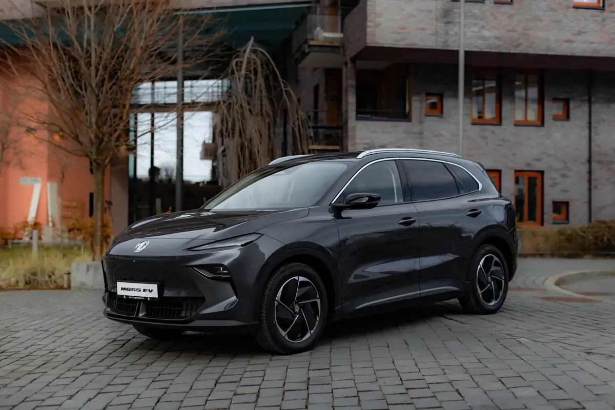 Elettronauti - MG S5 EV Long Range - Bianco - Esterno - Vista anteriore a tre quarti