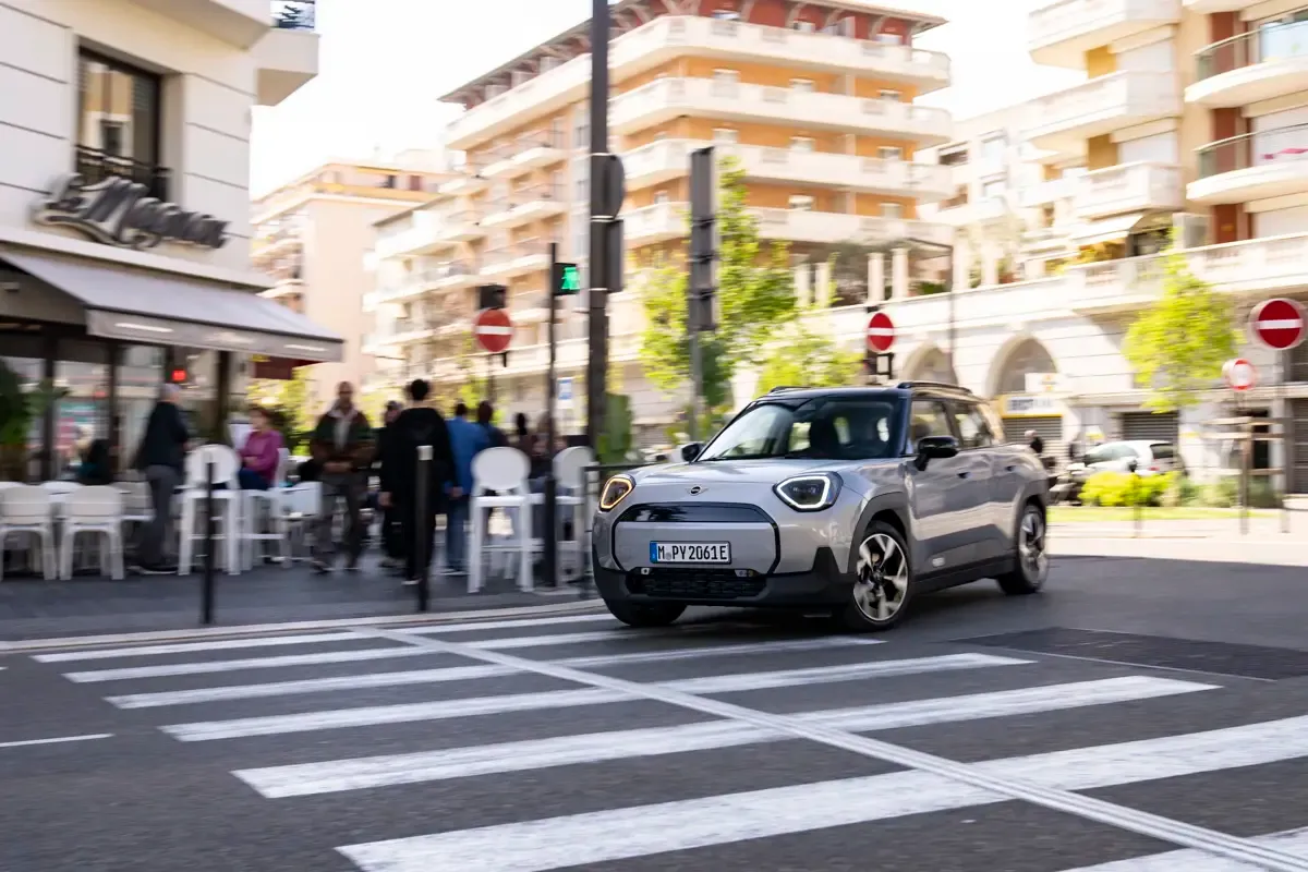 Elettronauti - Mini Aceman E - Light Blue - Esterno - Vista anteriore a tre quarti
