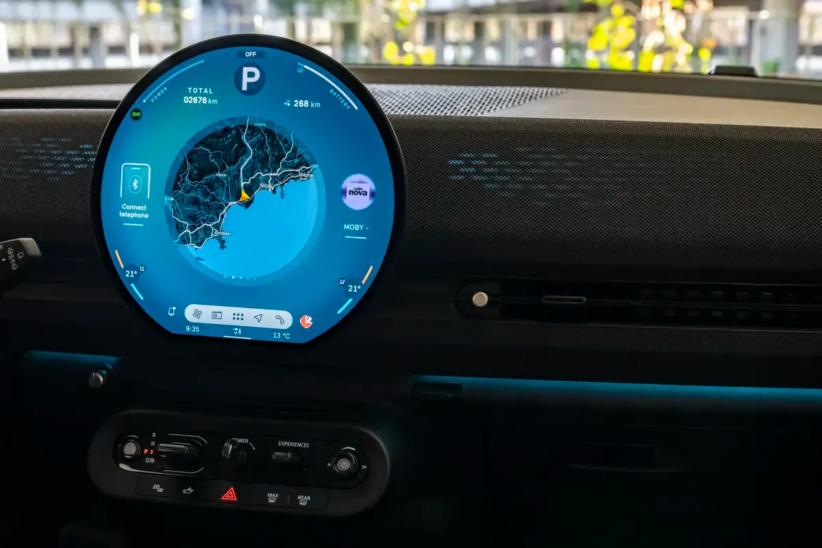 Elettronauti - Mini Aceman E - Infotainment - Vista della plancia