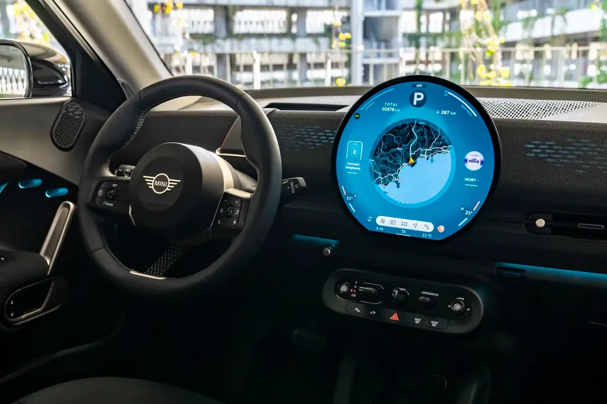 Elettronauti - Mini Aceman E - Infotainment - Vista della plancia
