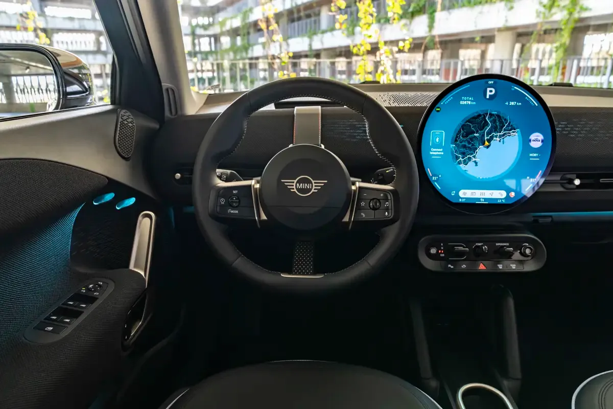 Elettronauti - Mini Aceman E - Infotainment - Vista della plancia