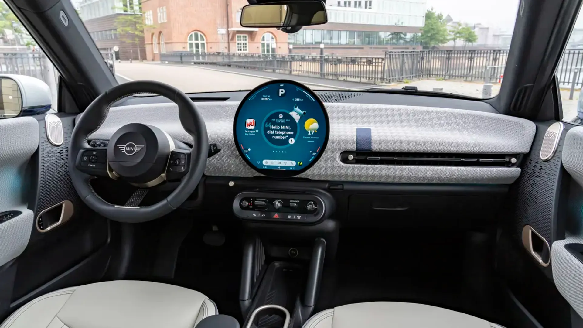 Elettronauti - Mini Cooper SE - Plancia - Vista della plancia
