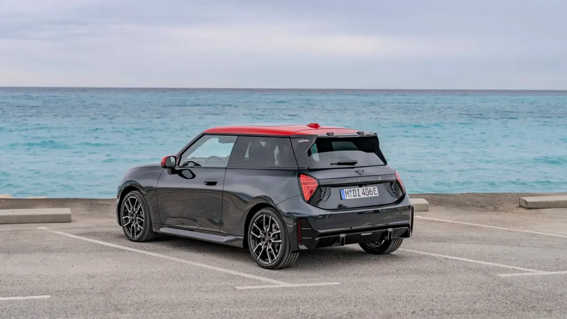 Elettronauti - Mini Cooper SE - Blu - Esterno - Vista anteriore a tre quarti
