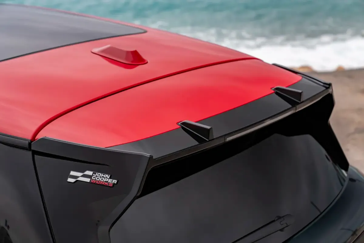 Elettronauti - Mini Cooper SE - Blu - Esterno - Vista anteriore a tre quarti