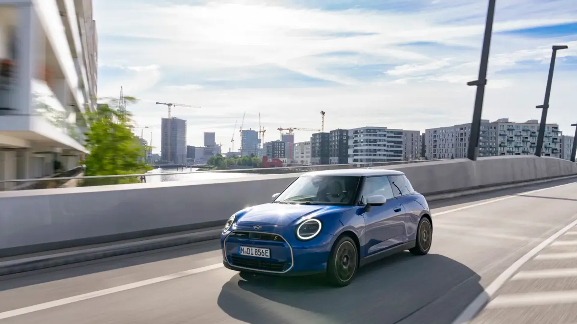 Elettronauti - Mini Cooper SE - Bianco - Esterno - Vista anteriore a tre quarti