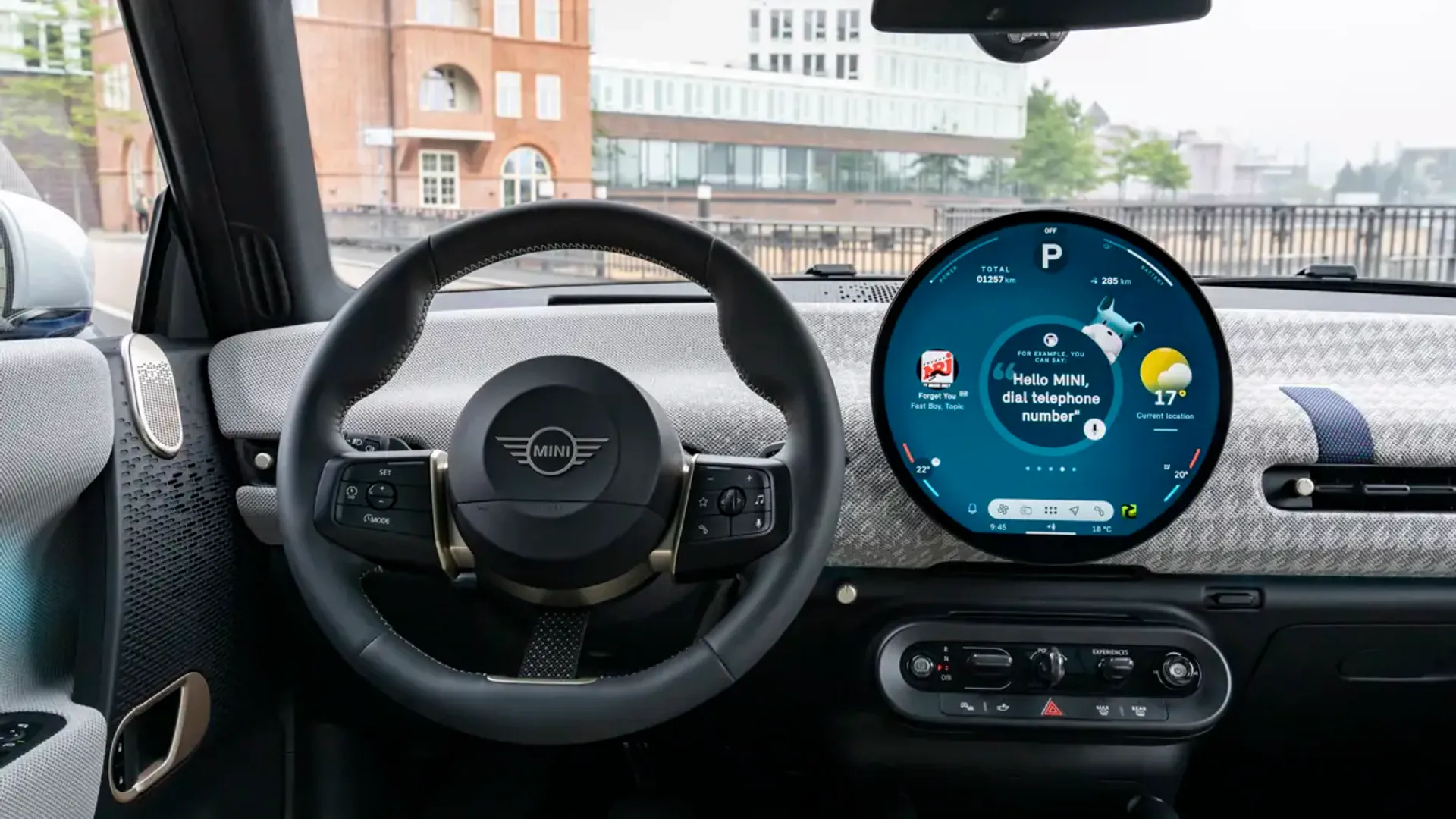 Elettronauti - Mini Cooper SE - Infotainment - Vista della plancia