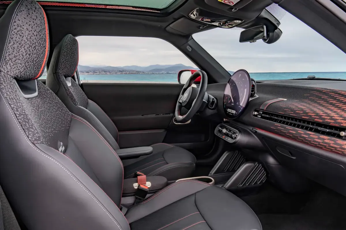 Elettronauti - Mini Cooper SE - Interni - Sedili anteriori