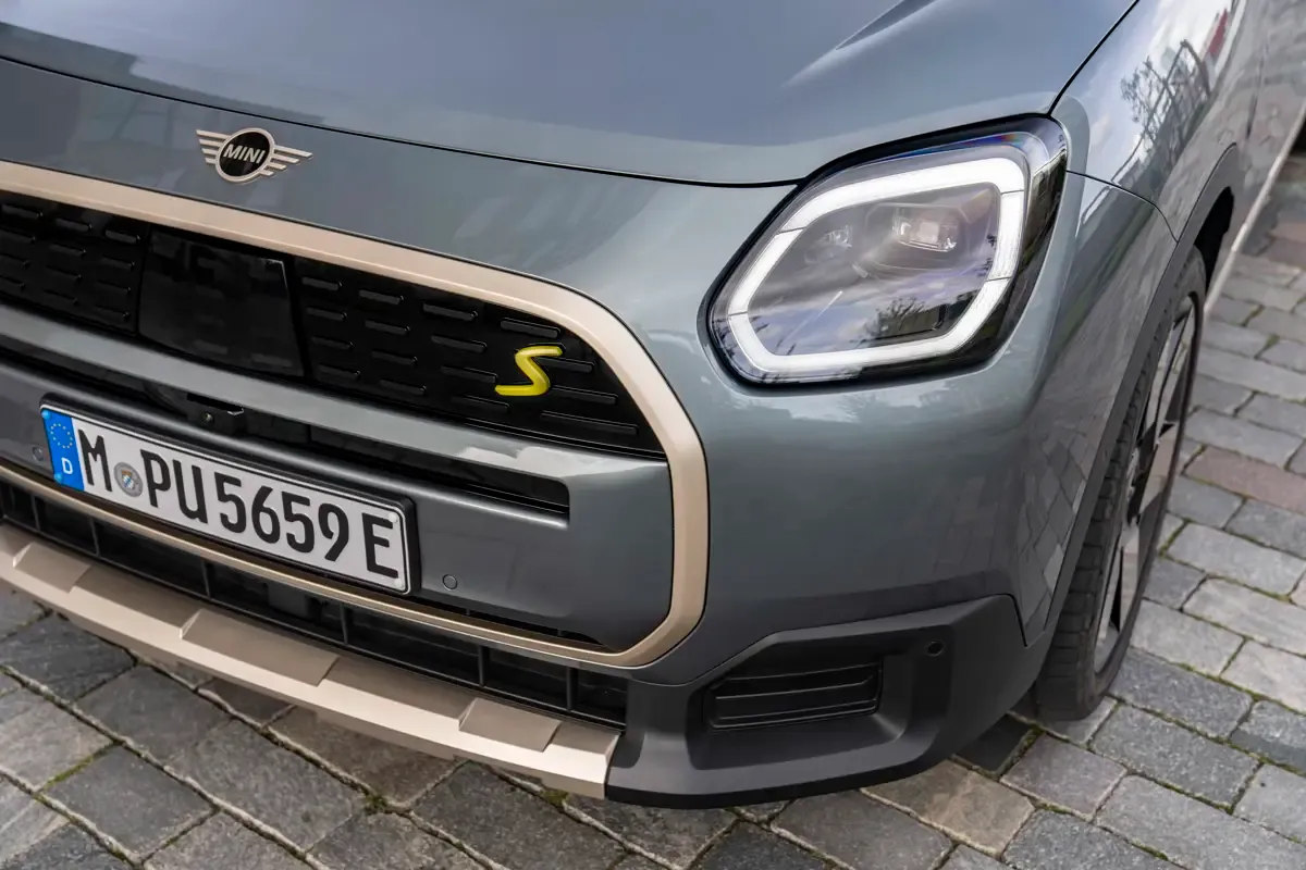 Elettronauti - Mini Countryman E - Esterno - Vista anteriore