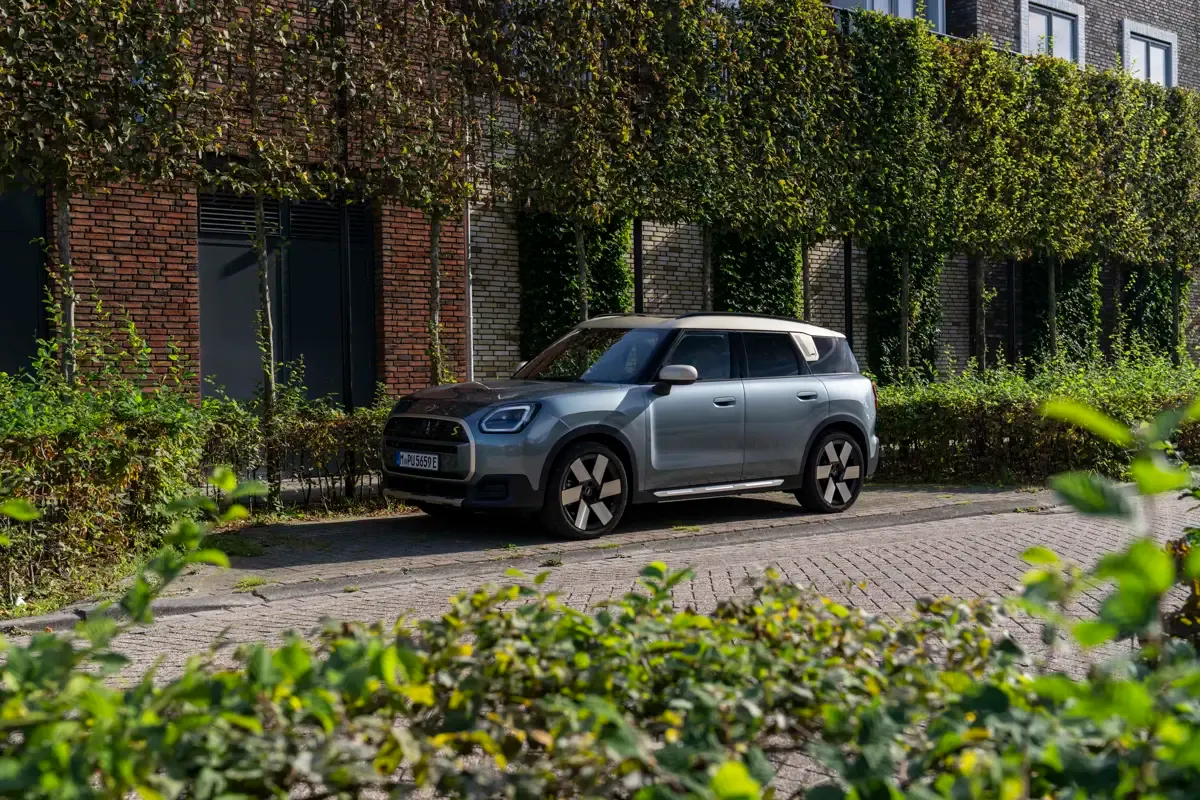 Elettronauti - Mini Countryman E - Verde - Esterno - Vista anteriore a tre quarti