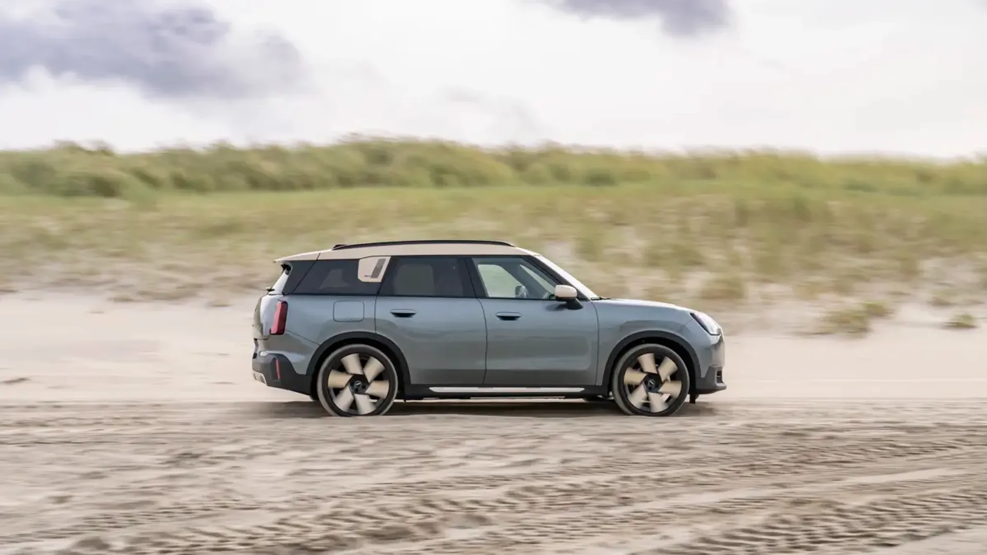 Elettronauti - Mini Countryman E - Verde - Esterno - Vista anteriore a tre quarti