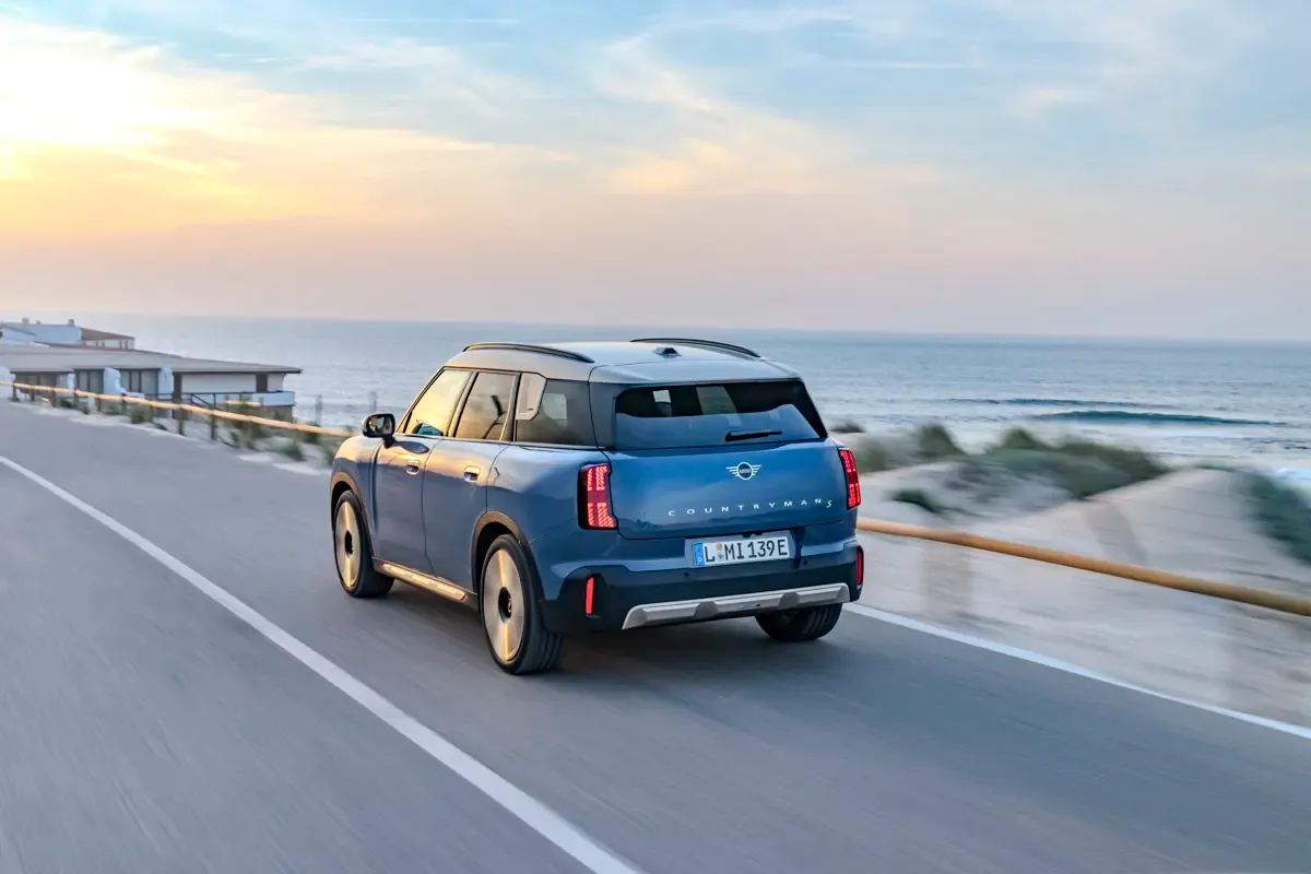Elettronauti - Mini Countryman E - Verde - Esterno - Vista anteriore a tre quarti