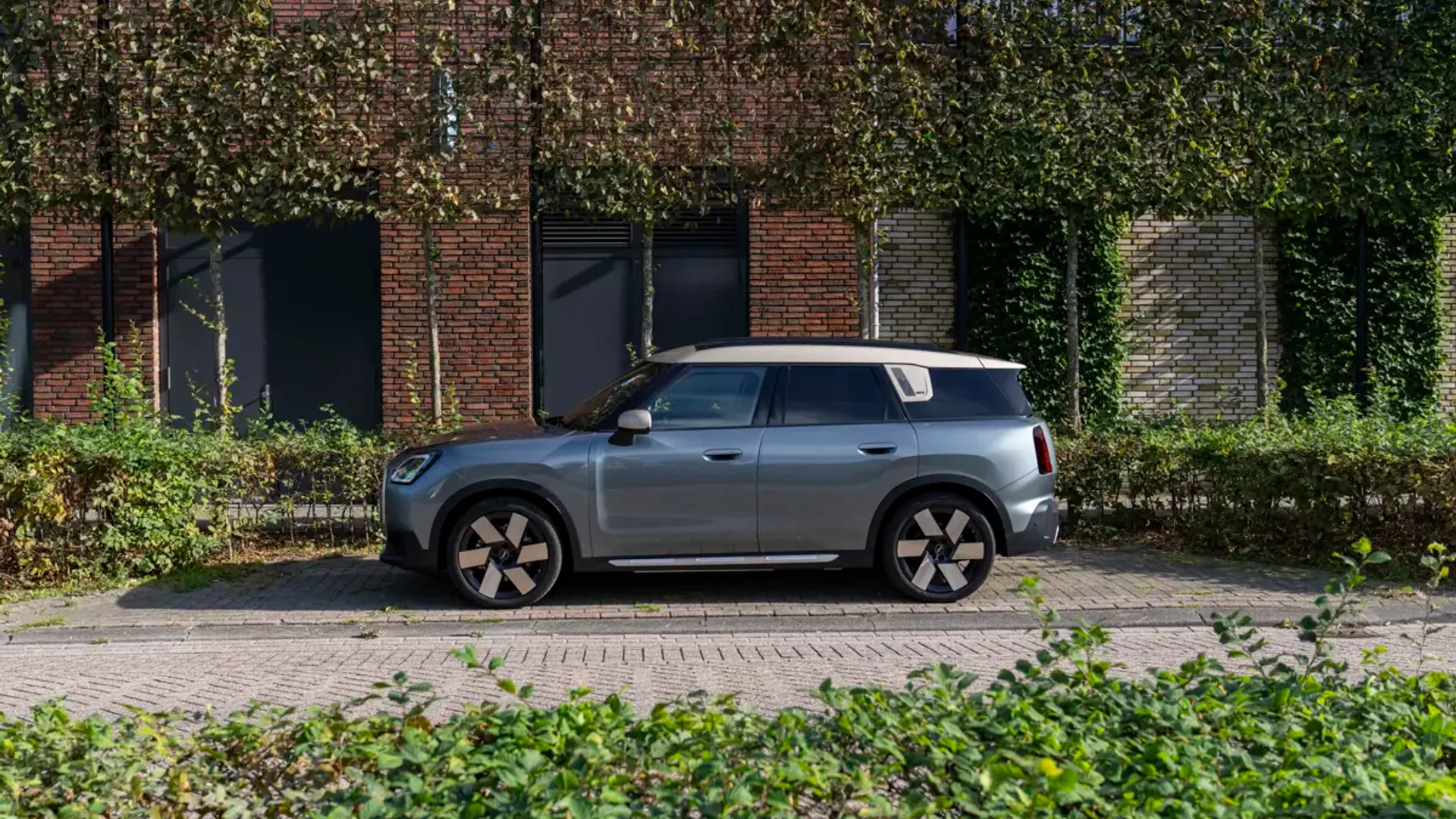 Elettronauti - Mini Countryman E - Verde - Esterno - Vista anteriore a tre quarti