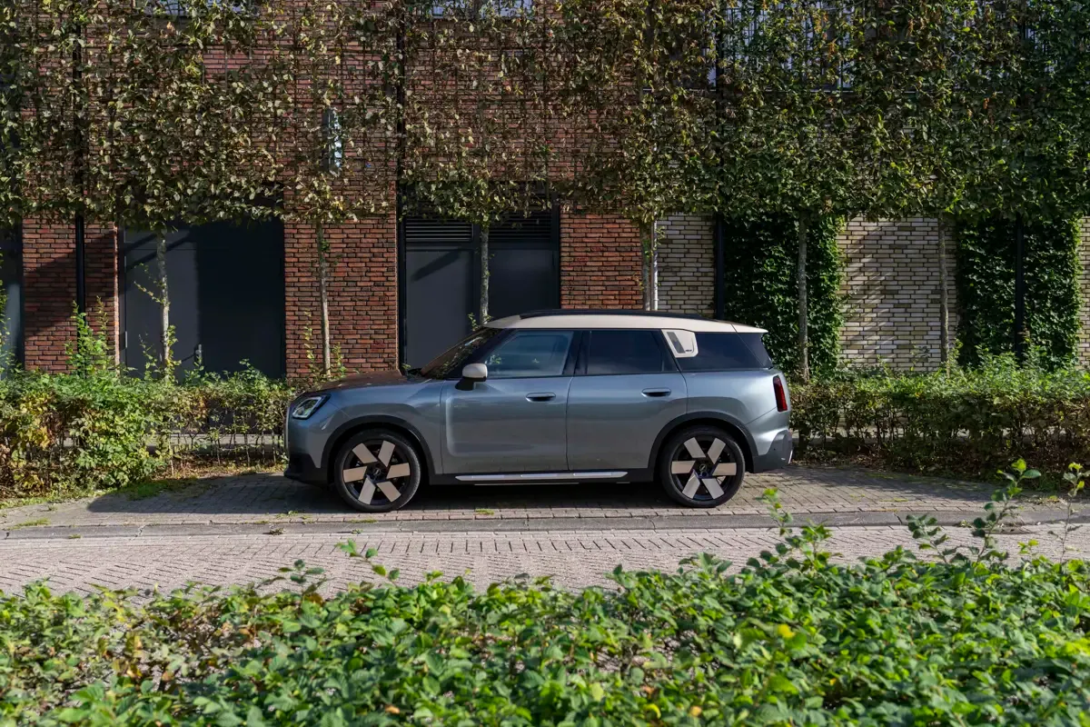 Elettronauti - Mini Countryman E - Verde - Esterno - Vista anteriore a tre quarti