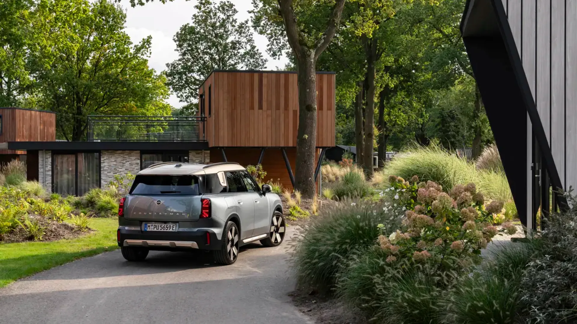 Elettronauti - Mini Countryman E - Verde - Esterno - Vista anteriore a tre quarti