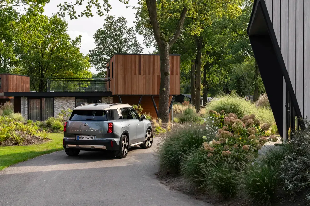 Elettronauti - Mini Countryman E - Verde - Esterno - Vista anteriore a tre quarti