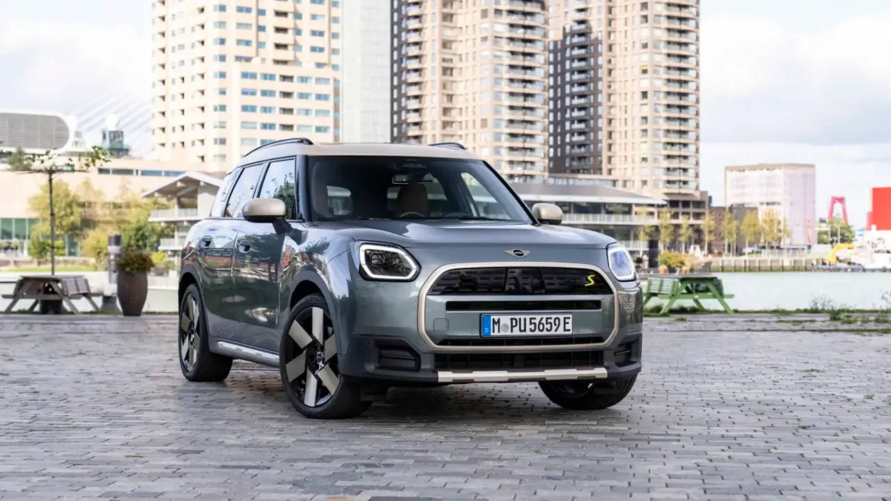 Elettronauti - Mini Countryman E - Verde - Esterno - Vista anteriore a tre quarti