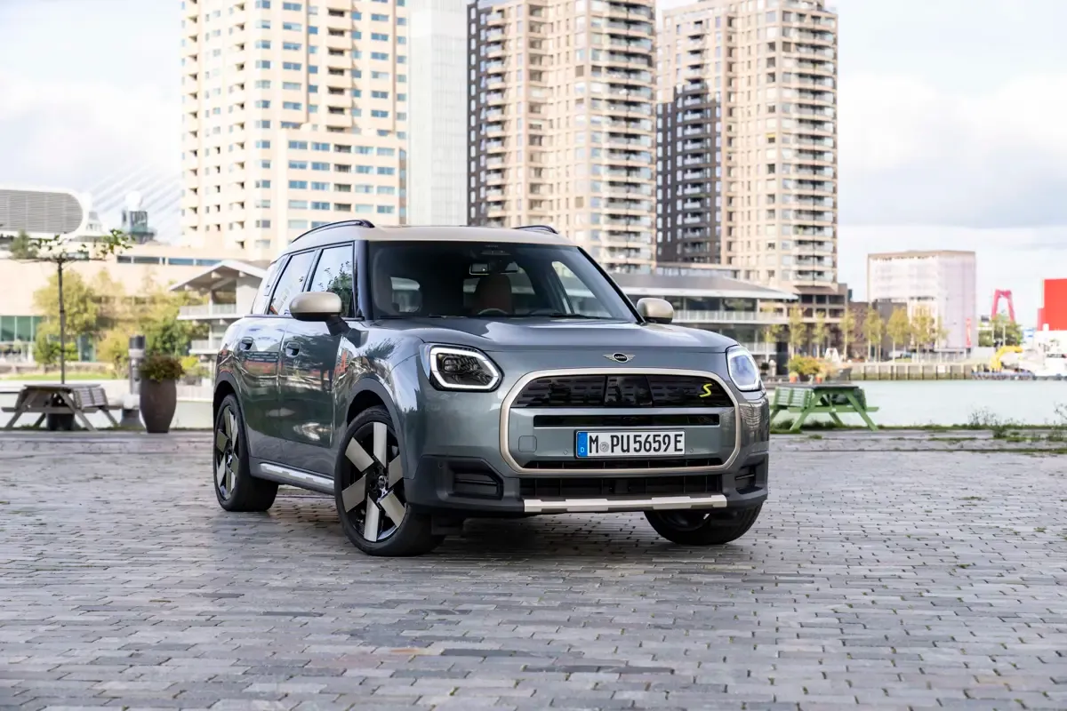 Elettronauti - Mini Countryman E - Verde - Esterno - Vista anteriore a tre quarti