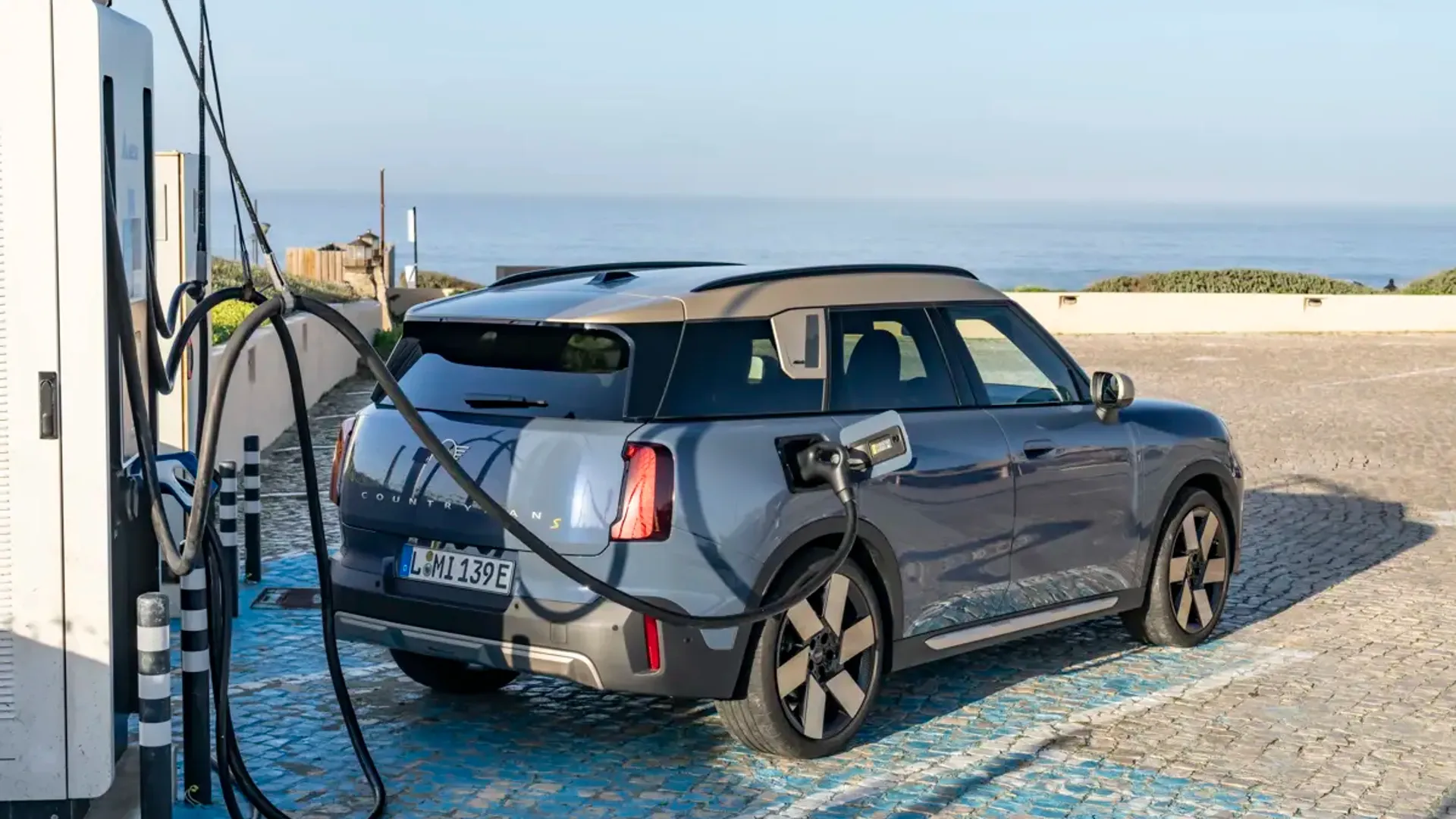 Elettronauti - Mini Countryman E - Verde - Esterno - Vista anteriore a tre quarti