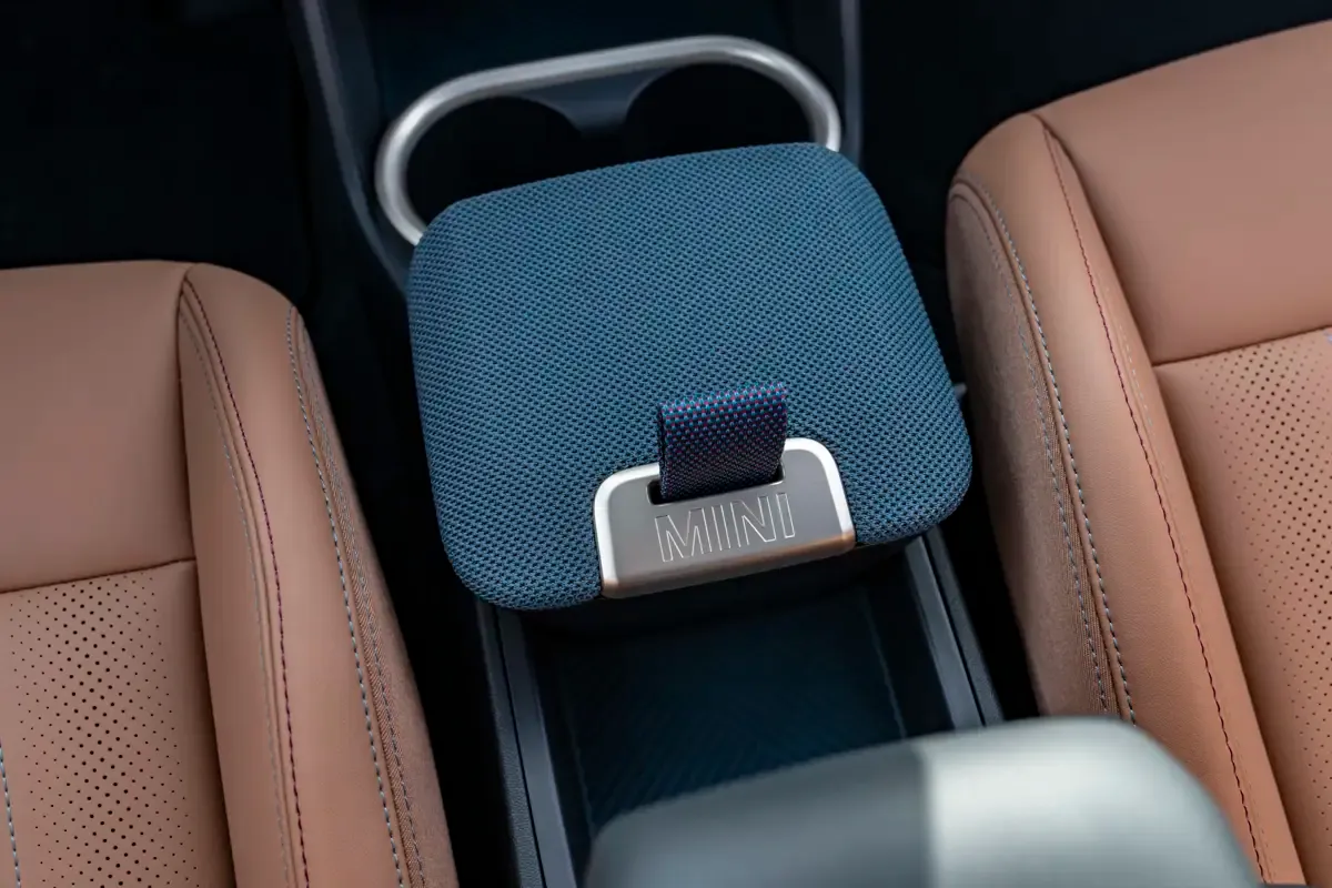 Elettronauti - Mini Countryman E - Verde - Esterno - Vista anteriore a tre quarti