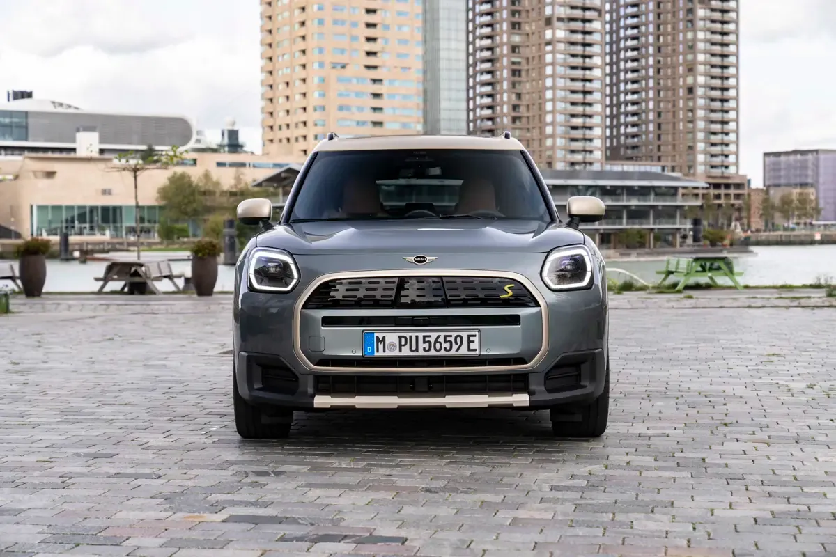 Elettronauti - Mini Countryman E - Argento - Esterno - Vista anteriore a tre quarti