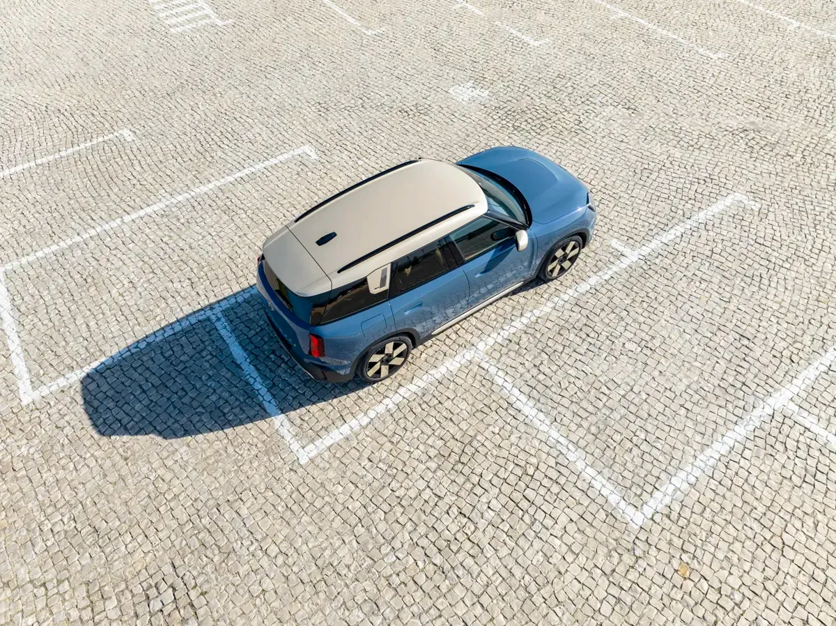 Elettronauti - Mini Countryman E - Argento - Esterno - Vista anteriore a tre quarti