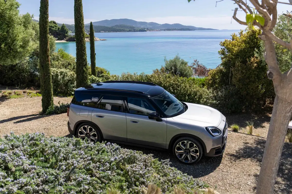 Elettronauti - Mini Countryman E - Argento - Esterno - Vista anteriore a tre quarti